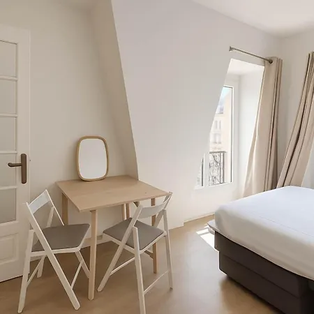 13 Avec Ascenseur - 2p Apartment Paris