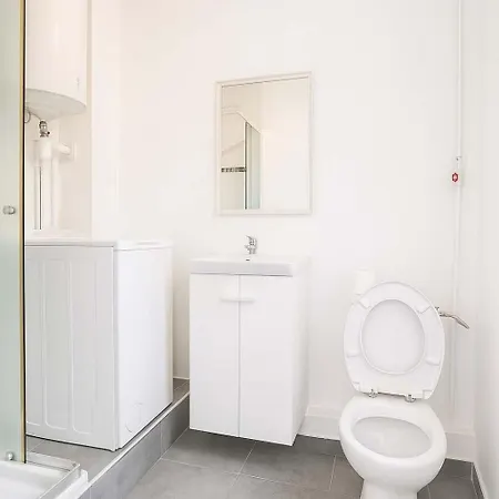 13 Avec Ascenseur - 2p Apartment Paris
